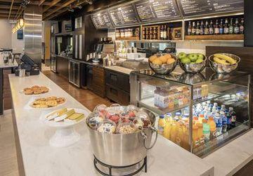 Courtyard By Marriott Boston