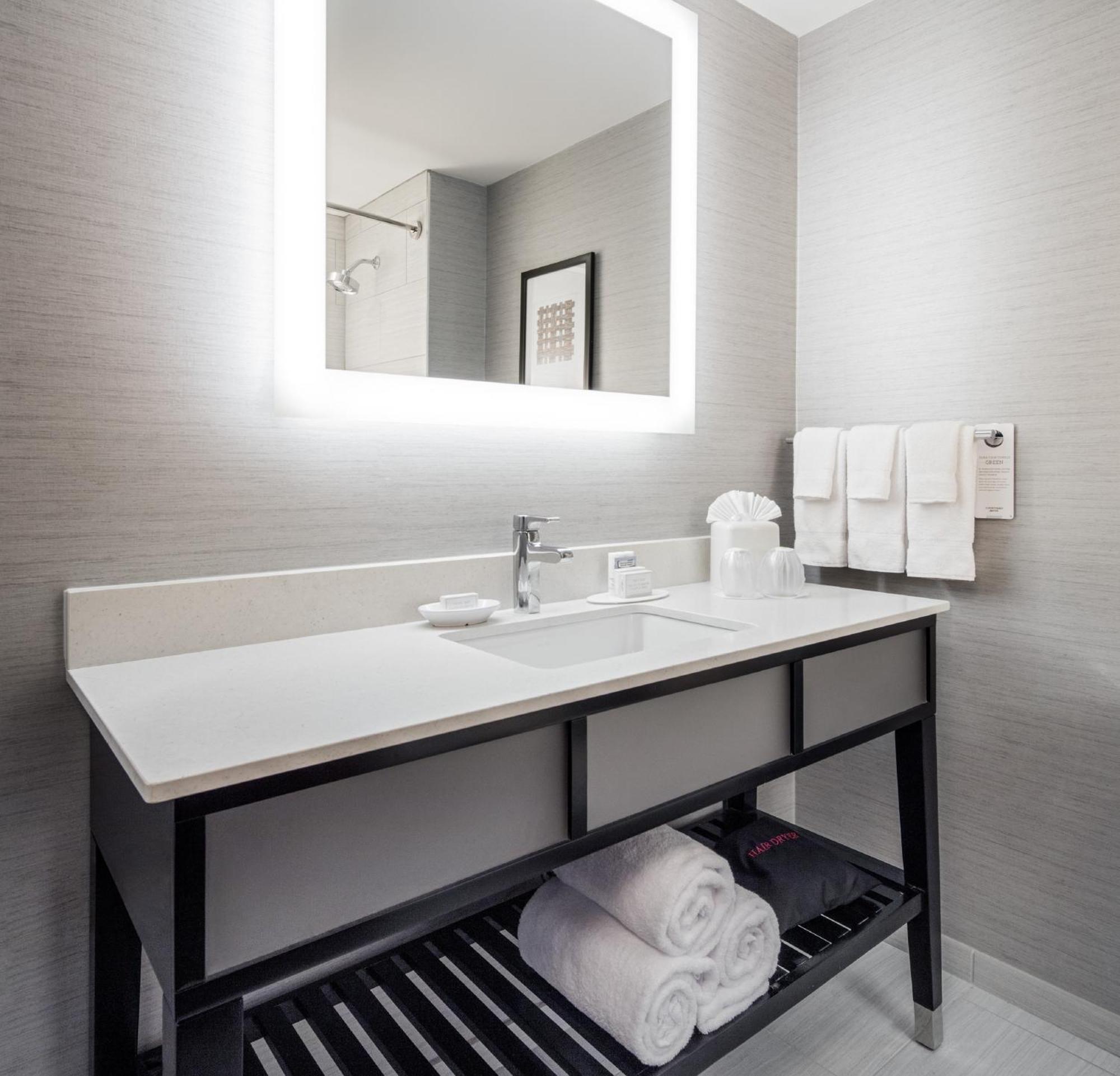 Courtyard By Marriott Boston Brookline