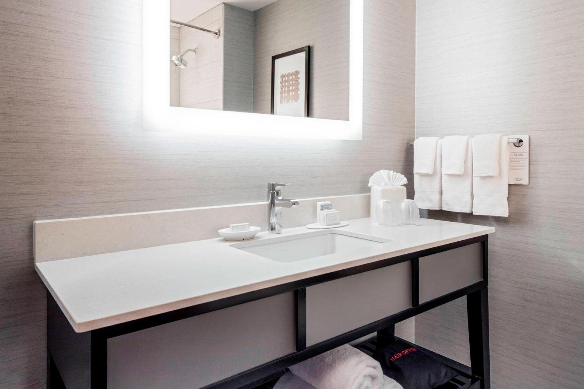 Courtyard By Marriott Boston 3*