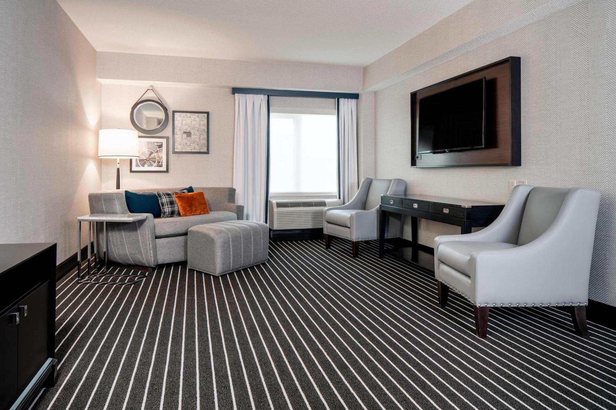 Courtyard By Marriott Boston Hotel