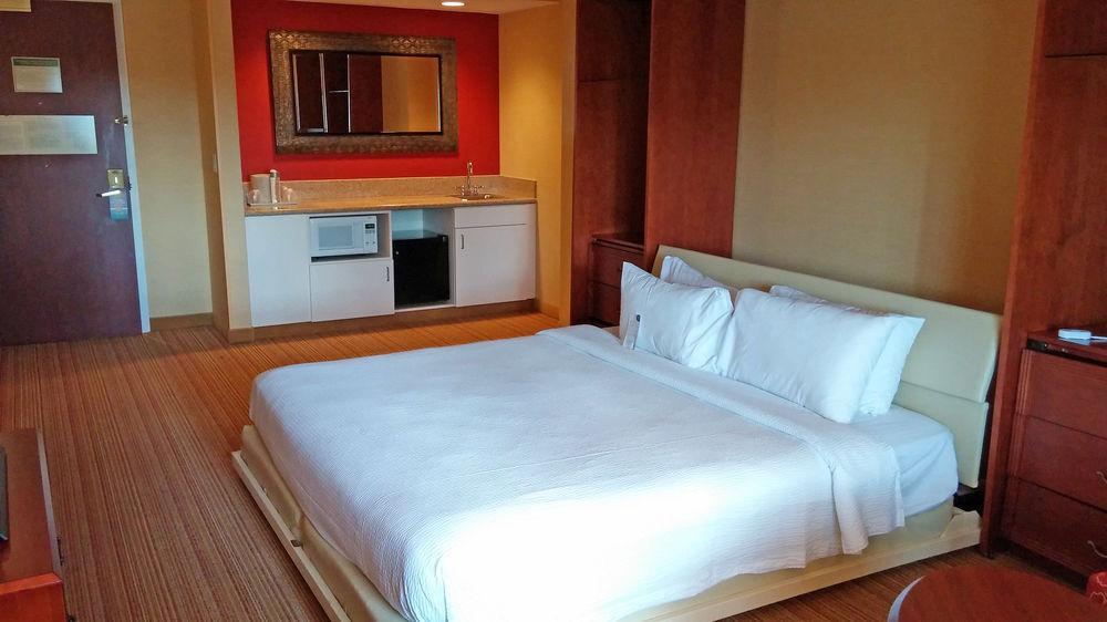 Courtyard By Marriott Boston 3*