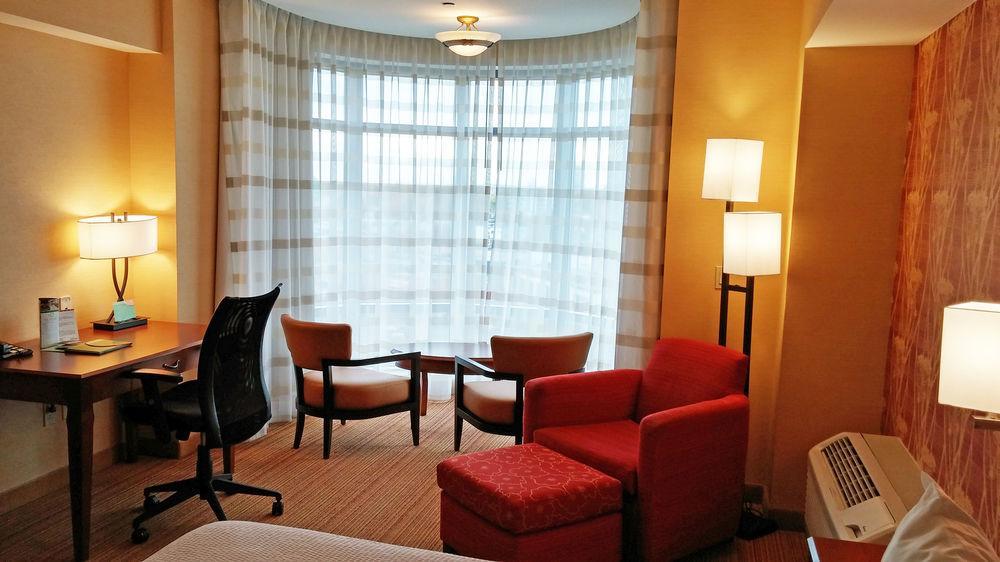 Courtyard By Marriott Boston Hotel Brookline