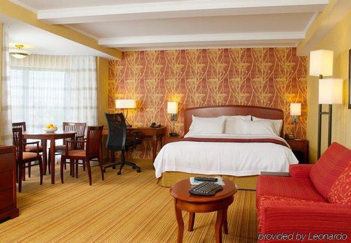Courtyard By Marriott Boston Brookline