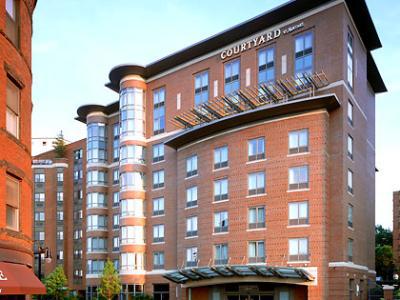 Courtyard By Marriott Boston Hotel Brookline