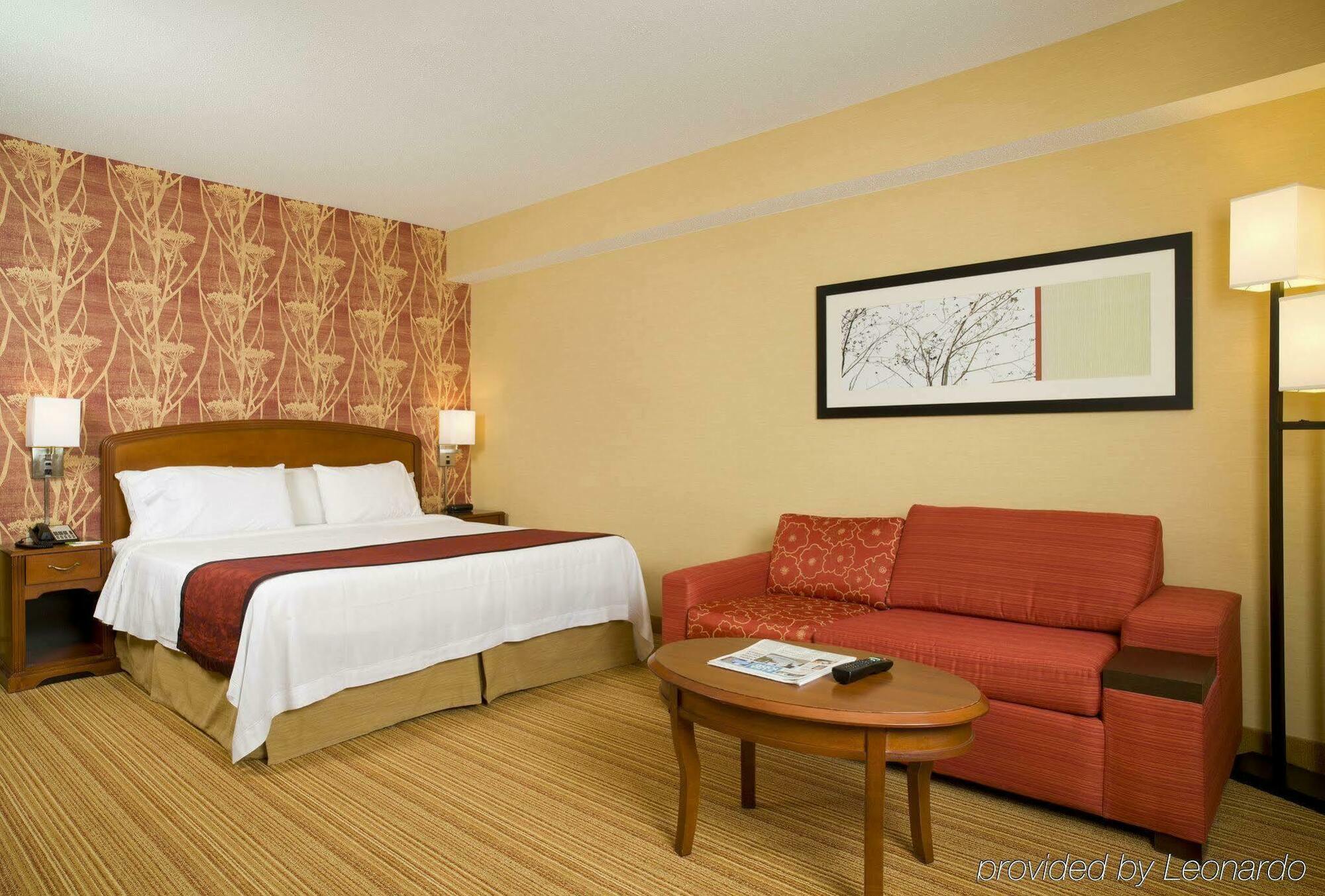 Courtyard By Marriott Boston Hotel 3*